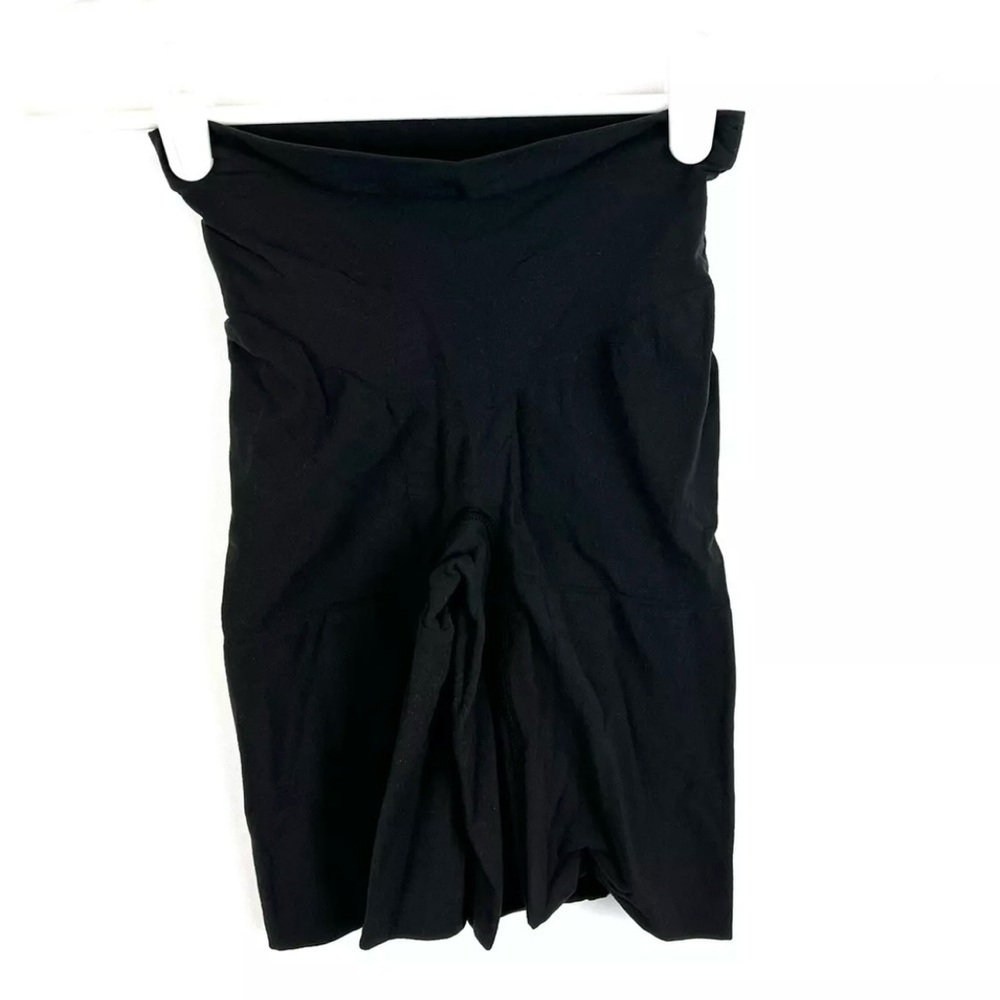 Spanx Women’s Mid Rise Black Power Shorts Size Medium